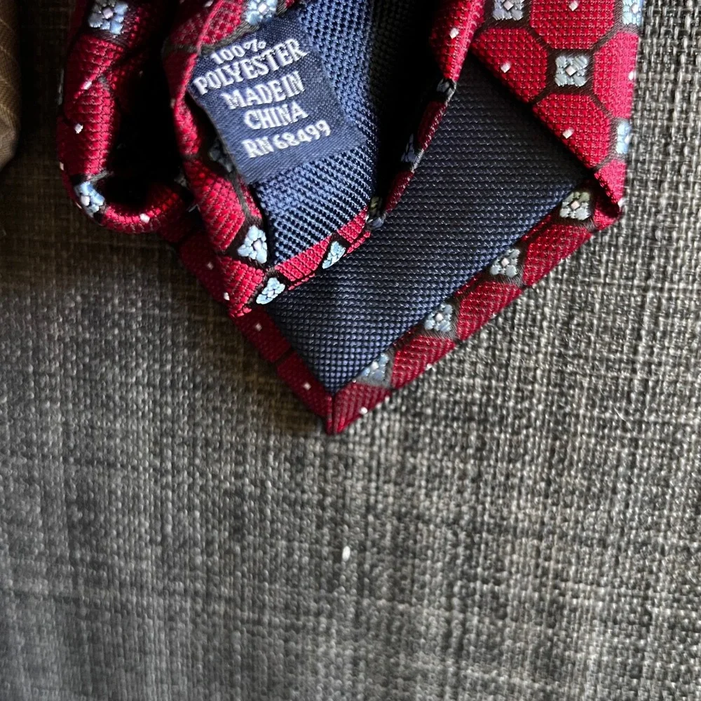 Club Room Regular Neck Tie Set 2 Red‎ Gray Geometric Striped Silk Blend NWT 0325